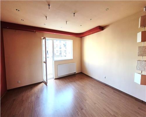 Apartament cu 3 camere 2 balcoane si parcare in Turnisor