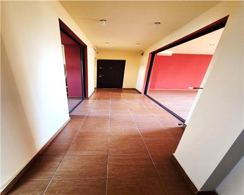 Apartament cu 3 camere 2 balcoane si parcare in Turnisor