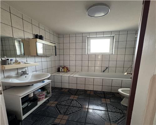 Vila pretabil investite cu suprafata utila 322 mp in zona Sub Arini