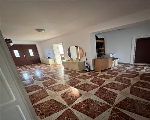 Vila pretabil investite cu suprafata utila 322 mp in zona Sub Arini
