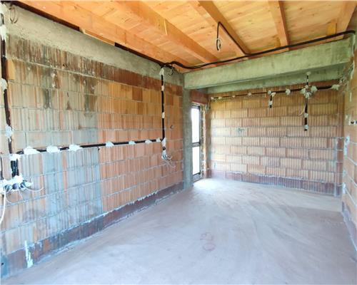 Casa cu 5 camere 3 bai balcon terasa si garaj interior in Cisnadie