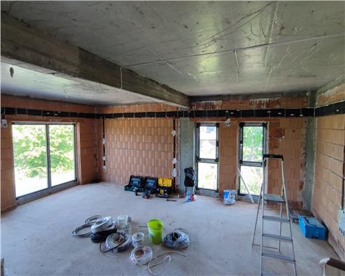 Casa cu 5 camere 3 bai balcon terasa si garaj interior in Cisnadie