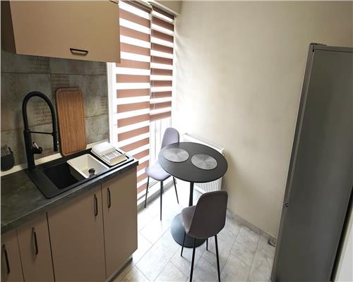 Apartament 3 camere loc parcare zona Selimbar