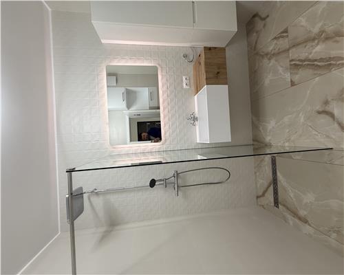 Spatiu de birouri cu 3 camere balcon si 2 parcari