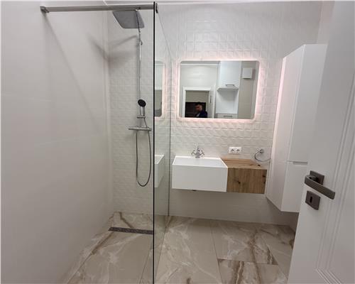 Spatiu de birouri cu 3 camere balcon si 2 parcari