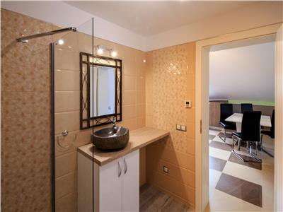 Apartament la vila cu 2 camere si parcare in zona Centrala