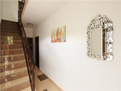 Apartament de lux la casa cu 3 camere si gradina in zona Trei Stejari