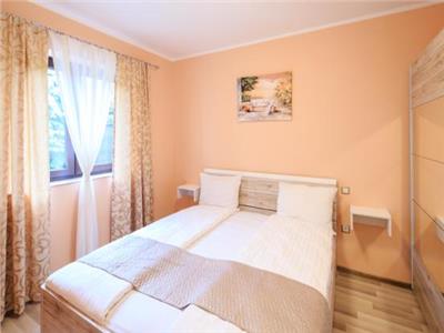 Apartament de lux la casa cu 3 camere si gradina in zona Trei Stejari