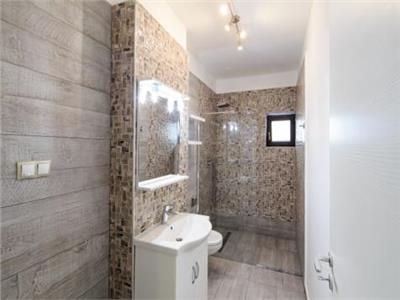 Apartament de lux la casa cu 3 camere si gradina in zona Trei Stejari