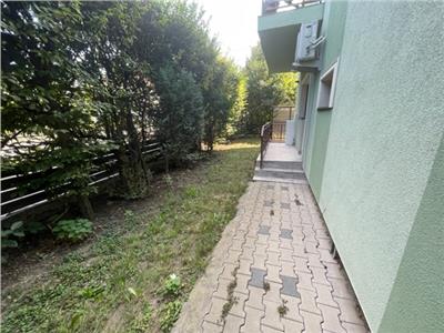 Apartament de lux la casa cu 3 camere si gradina in zona Trei Stejari