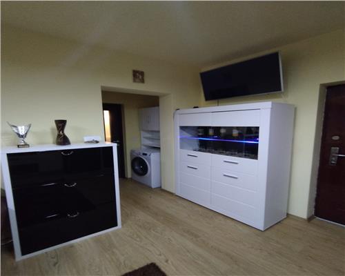Apartament cu 2 camere baie cu geam si parcare in Selimbar