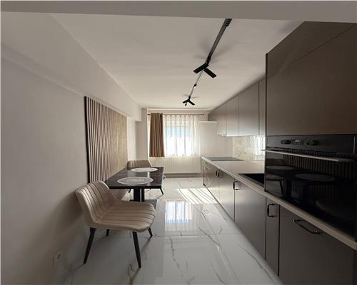 Apartament de lux 2 camere 2 balcoane pivnita in zona Sub Arini
