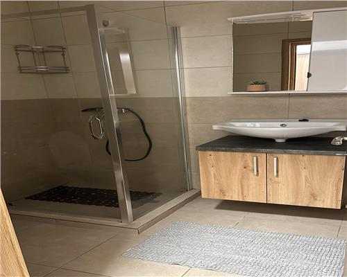 Apartament decomandat 2 camere etaj 1 si parcare in Arhitectilor