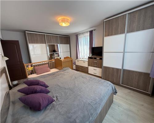 Casa moderna cu 4 camere 2 bai si 831 mp teren in Sura Mica
