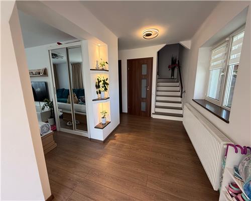 Casa moderna cu 4 camere 2 bai si 831 mp teren in Sura Mica