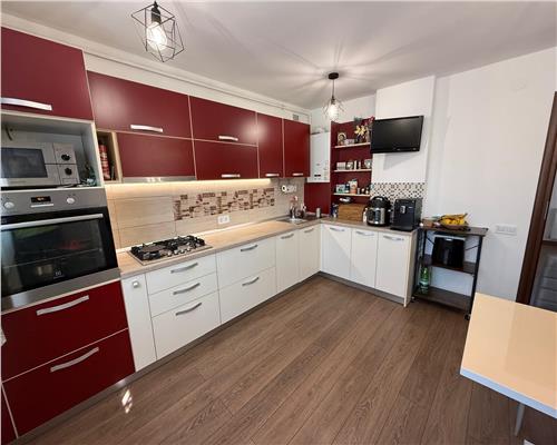 Casa moderna cu 4 camere 2 bai si 831 mp teren in Sura Mica