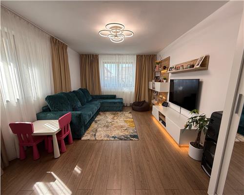 Casa moderna cu 4 camere 2 bai si 831 mp teren in Sura Mica