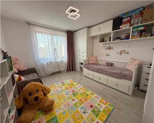 Casa moderna cu 4 camere 2 bai si 831 mp teren in Sura Mica
