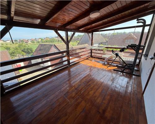 Casa moderna cu 4 camere 2 bai si 831 mp teren in Sura Mica