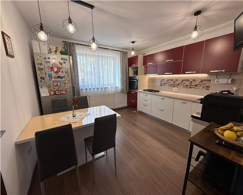 Casa moderna cu 4 camere 2 bai si 831 mp teren in Sura Mica