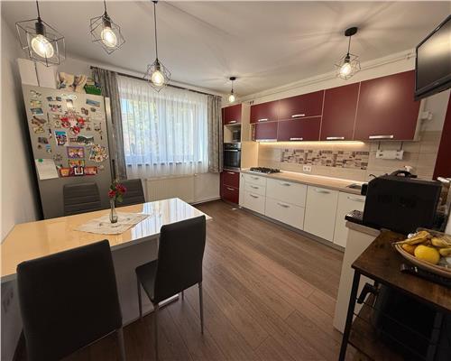 Casa moderna cu 4 camere 2 bai si 831 mp teren in Sura Mica