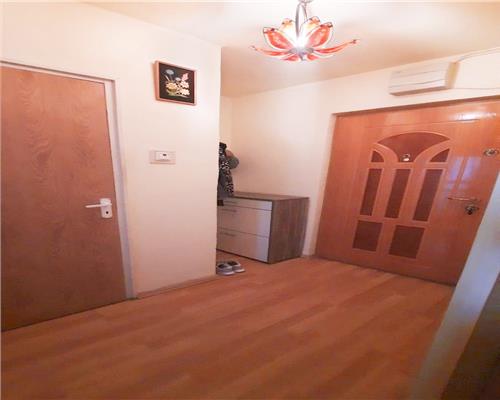 Apartament cu 2 camere si balcon etaj 2 pe Bd Mihai Viteazu