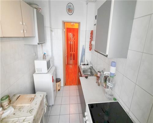 Apartament cu 2 camere si balcon etaj 2 pe Bd Mihai Viteazu