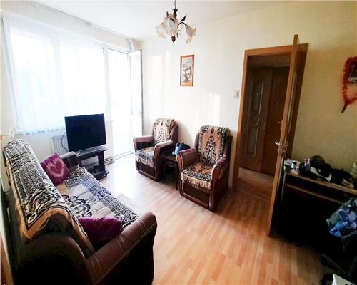 Apartament cu 2 camere si balcon etaj 2 pe Bd Mihai Viteazu