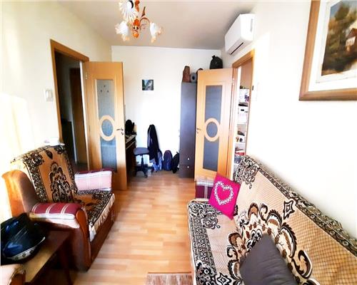 Apartament cu 2 camere si balcon etaj 2 pe Bd Mihai Viteazu