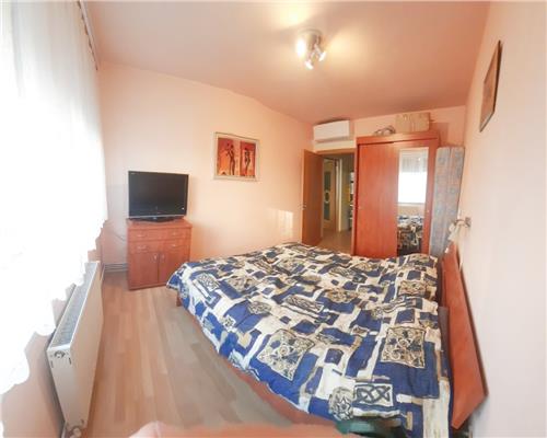 Apartament cu 2 camere si balcon etaj 2 pe Bd Mihai Viteazu