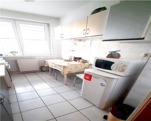 Apartament cu 2 camere si balcon etaj 2 pe Bd Mihai Viteazu