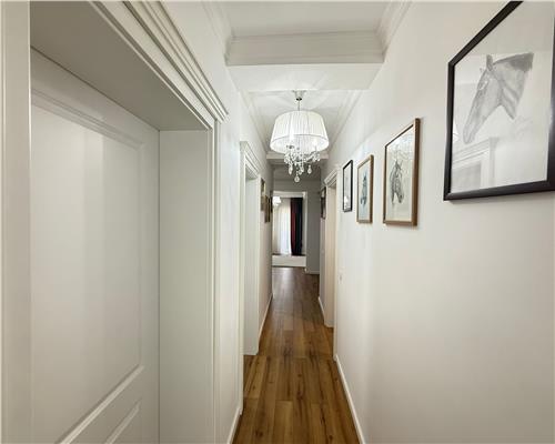 Apartament superb la vila cu 3 camere dressing etaj 1 si parcare Selimbar