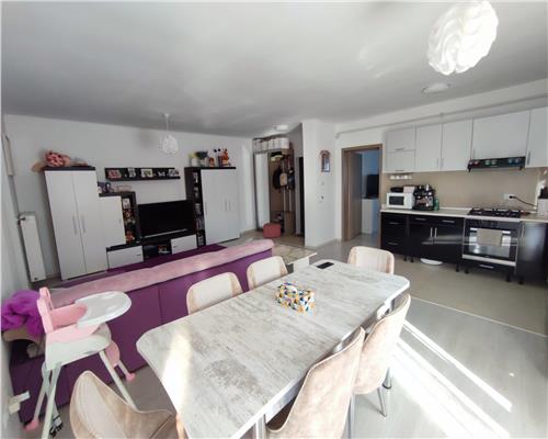 Apartament modern 3 camere balcon si parcare zona Calea Cisnadiei
