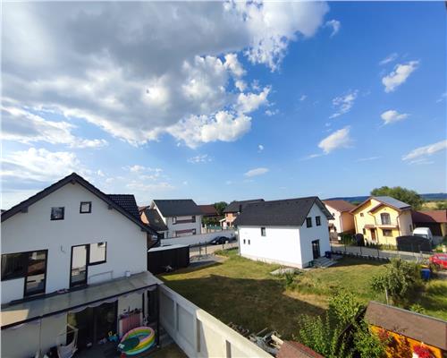 Apartament modern 3 camere balcon si parcare zona Calea Cisnadiei
