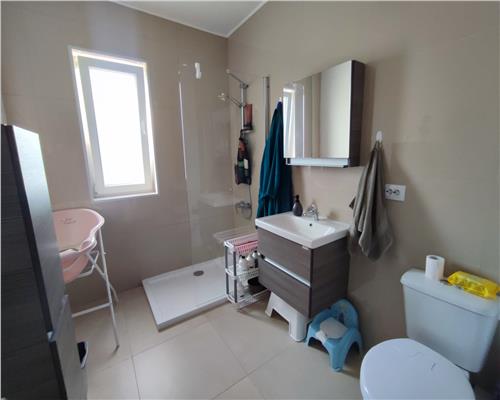 Apartament modern 3 camere balcon si parcare zona Calea Cisnadiei