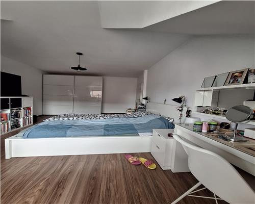 Apartament cu 4 camere 2 bai pivnita balcon si parcare in Kogalniceanu