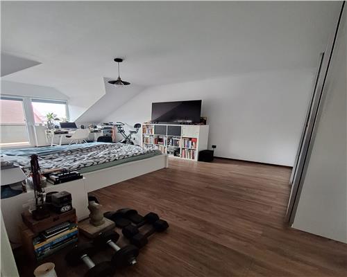 Apartament cu 4 camere 2 bai pivnita balcon si parcare in Kogalniceanu