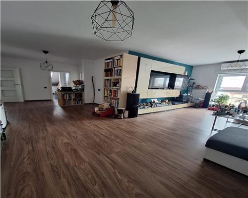 Apartament cu 4 camere 2 bai pivnita balcon si parcare in Kogalniceanu