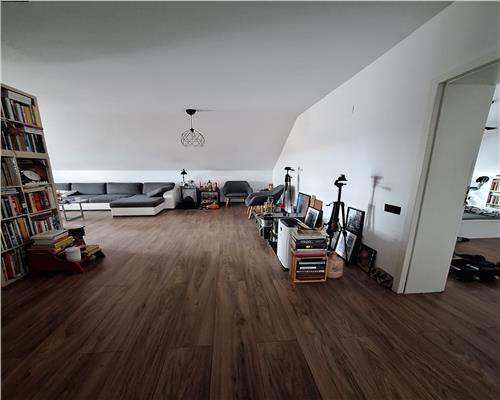 Apartament cu 4 camere 2 bai pivnita balcon si parcare in Kogalniceanu