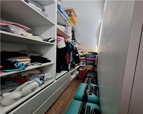 Apartament cu 4 camere 2 bai pivnita balcon si parcare in Kogalniceanu
