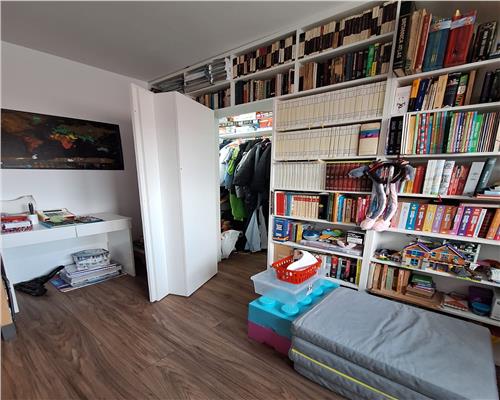 Apartament cu 4 camere 2 bai pivnita balcon si parcare in Kogalniceanu