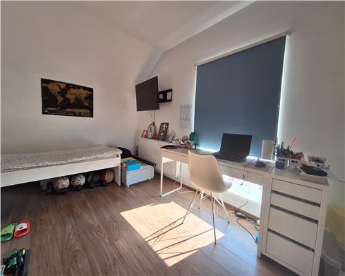 Apartament cu 4 camere 2 bai pivnita balcon si parcare in Kogalniceanu
