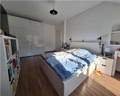 Apartament cu 4 camere 2 bai pivnita balcon si parcare in Kogalniceanu