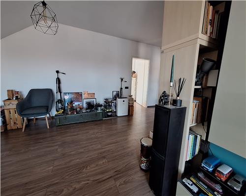Apartament cu 4 camere 2 bai pivnita balcon si parcare in Kogalniceanu