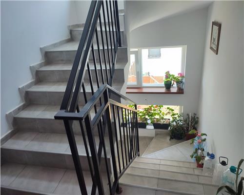 Studio utilat etaj 1 cu balcon si parcare pe Calea Cisnadiei