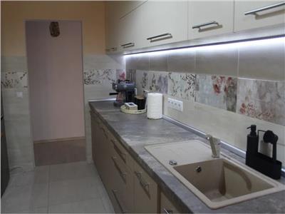 Apartament modern 2 camere balcon si parcare zona Centrala