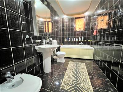 Casa utilata 9 camere 5 bai filigorie garaj in zona Calea Poplacii