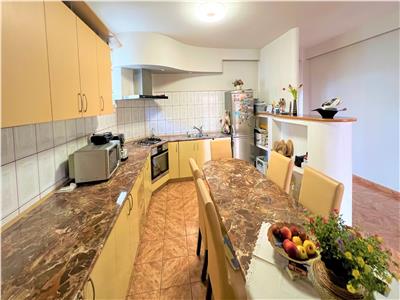 Casa utilata 9 camere 5 bai filigorie garaj in zona Calea Poplacii