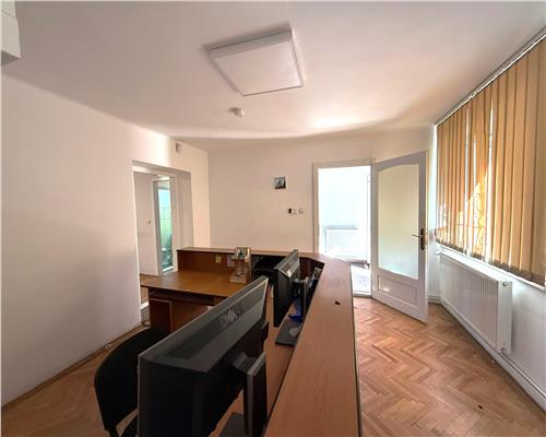 Spatiu de birouri cu 4 camerec 2 bai in zona centrala din Sibiu