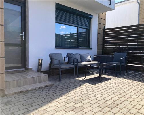 Casa moderna cu 3 camere 2 bai balcon si curte privata in Turnisor